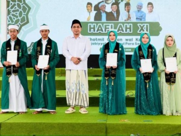 Pemprov Jateng Salurkan Bisarah Rp1 Juta untuk Santri Penghafal Al-Qur’an di Haflah Ponpes Kauman Lasem