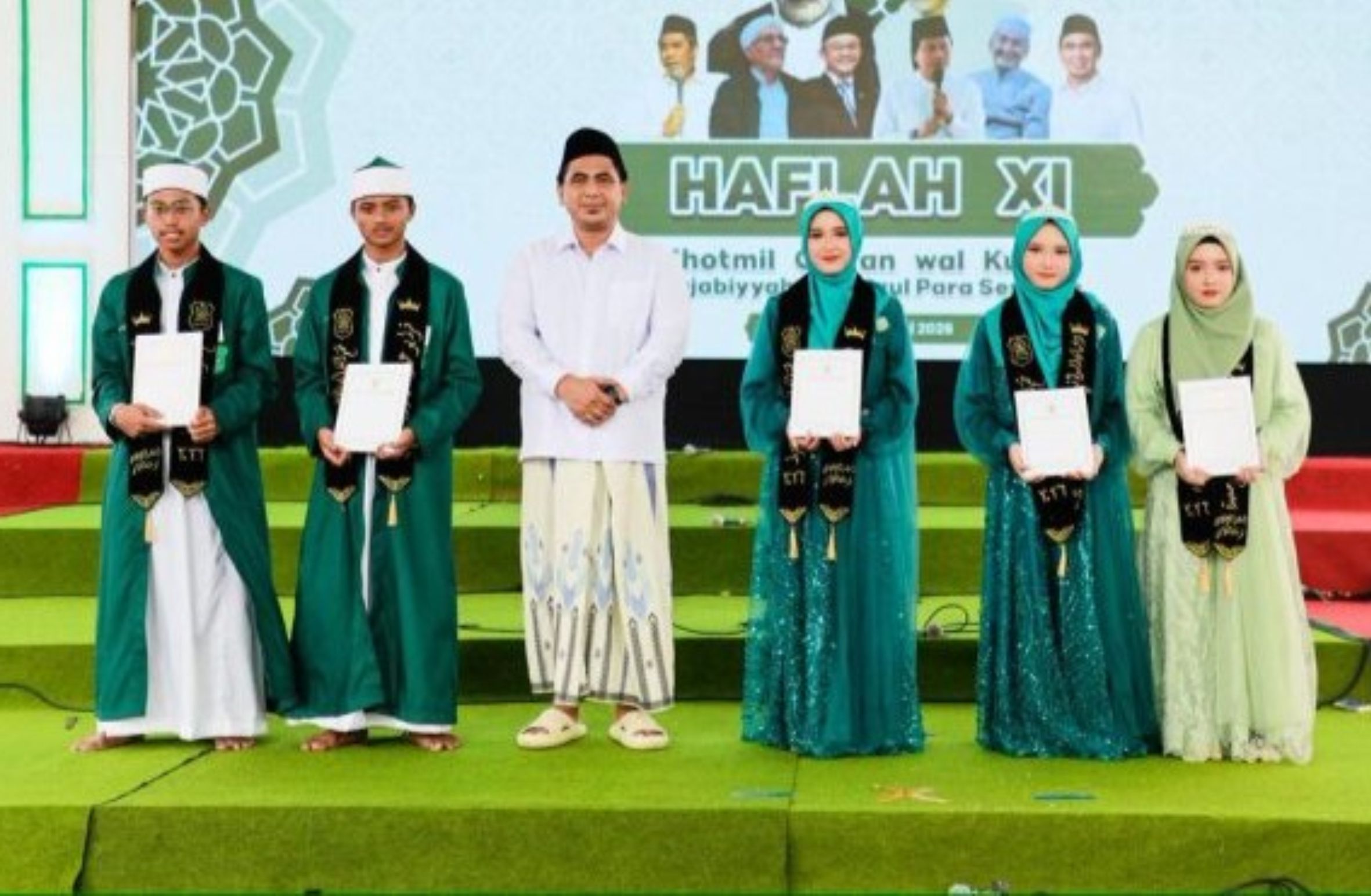Pemprov Jateng Salurkan Bisarah Rp1 Juta untuk Santri Penghafal Al-Qur’an di Haflah Ponpes Kauman Lasem